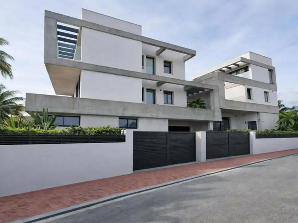 Vista exterior de Casa o chalet de alquiler en Marbella con Aire acondicionado, Jardín privado y Terraza