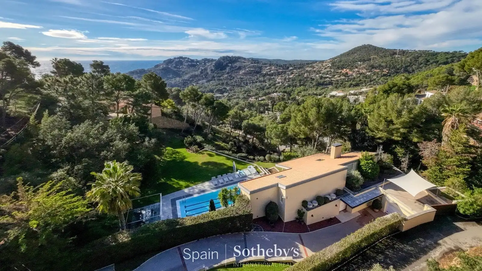 Casa con piscina in vendita a Carrer Clavells