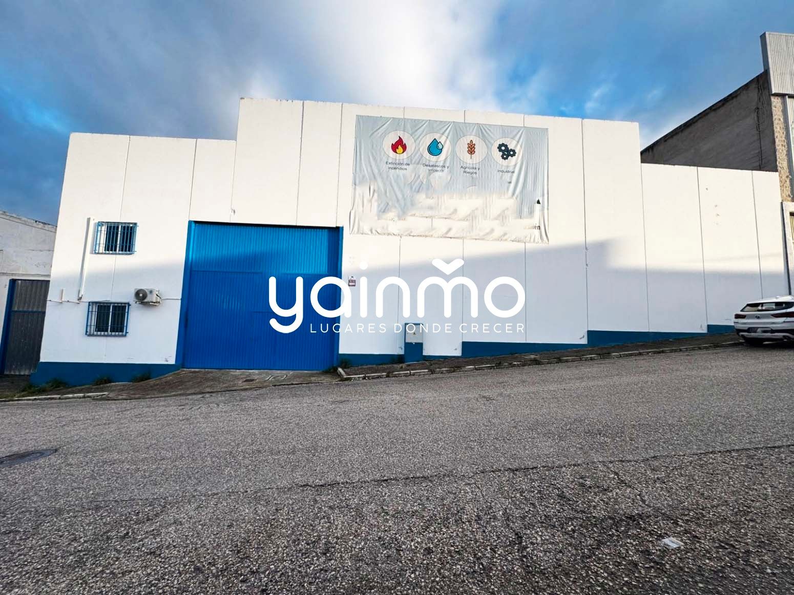 Vista exterior de Nau industrial en venda en  Jaén Capital amb Alarma