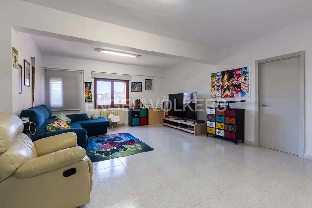 Sala d'estar de Casa o xalet en venda en Paterna amb Aire condicionat, Calefacció i Jardí privat