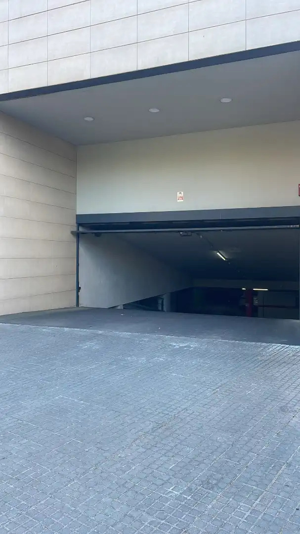 Einzelparkplatz mit Aufzug zum Verkauf in Avinguda de la Clota 21, imagen 4