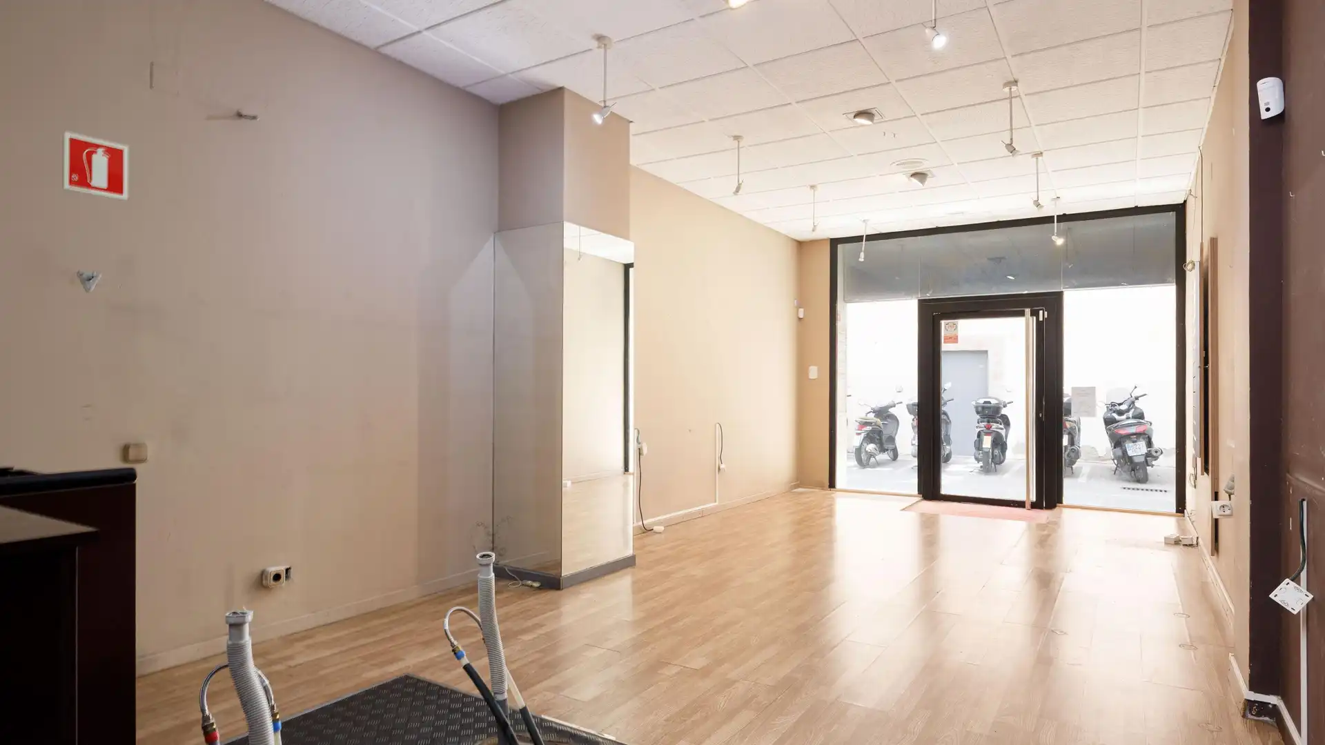 Locale commerciale in affitto a CALLE SANT GERVASI 64