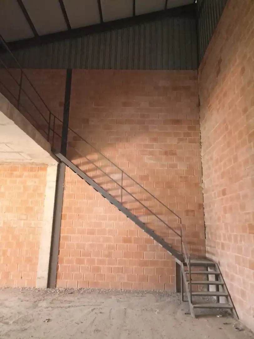 Business premises for sale in La Carlota, imagen 3