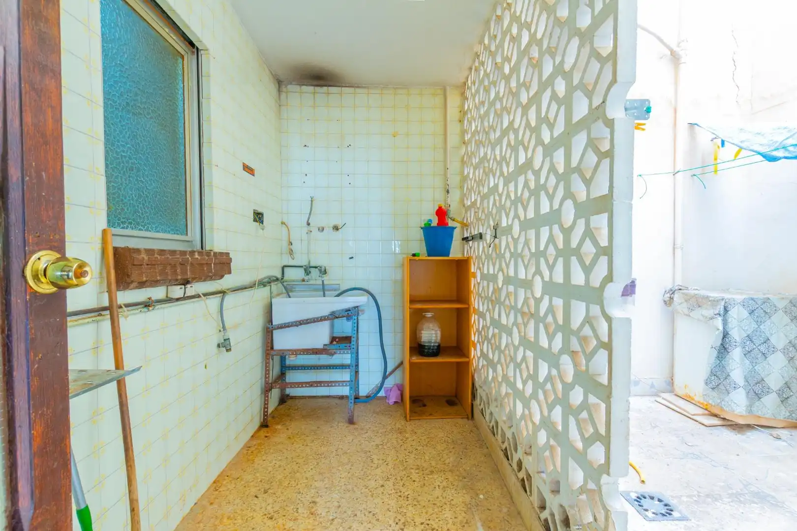 Badezimmer von Erdgeschoss zum Verkauf in Águilas mit Privatgarten, Terrasse und Möbliert