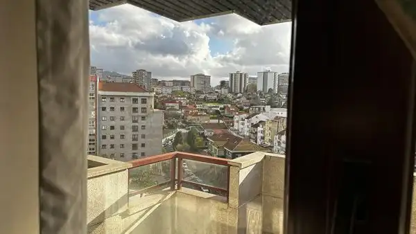 Außenansicht von Maisonette zum Verkauf in Vigo  mit Heizung, Parkett und Terrasse