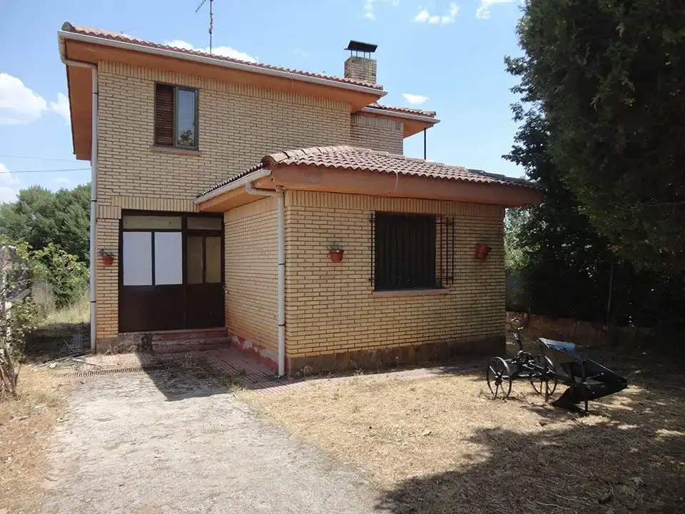 Vista exterior de Casa o xalet en venda en Mambrillas de Lara amb Jardí privat