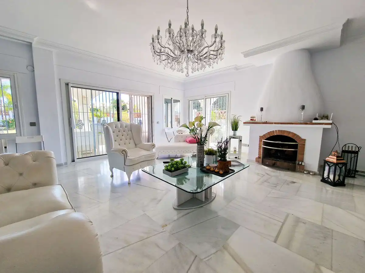 Chalet en venta en Calle Azahar 36, imagen 2