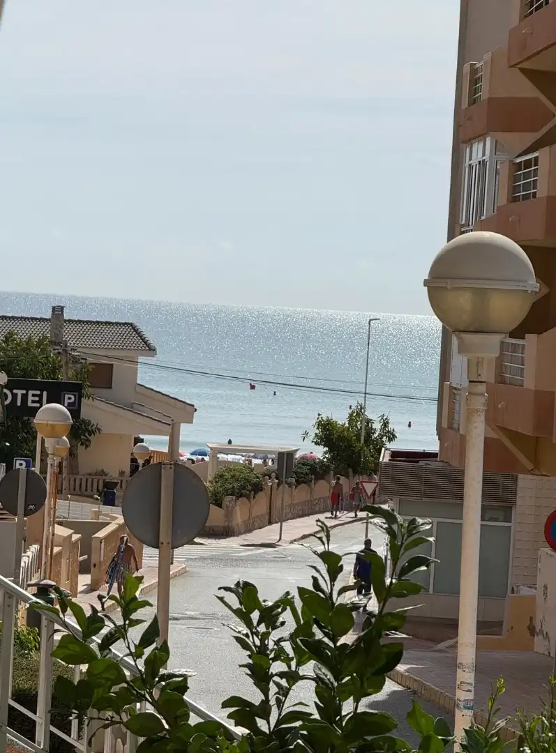 Flat with terrace for sale in Carrer Uruguay 8, imagen 2