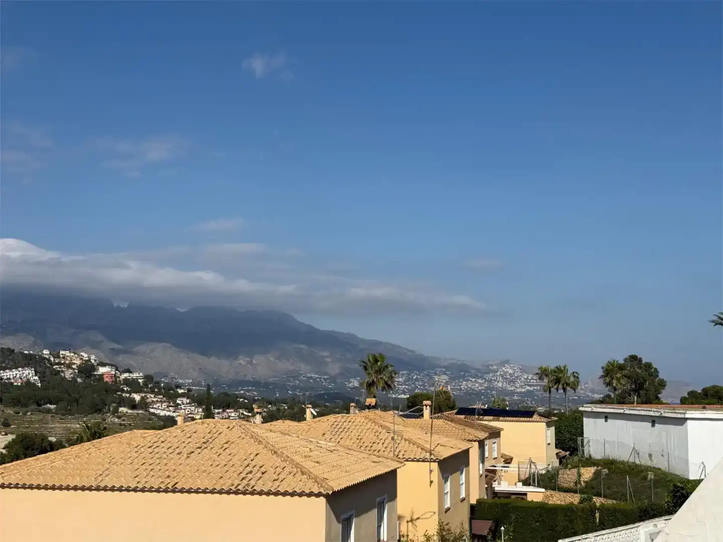 Vista exterior de Casa o chalet en venta en La Nucia con Aire acondicionado, Jardín privado y Parquet