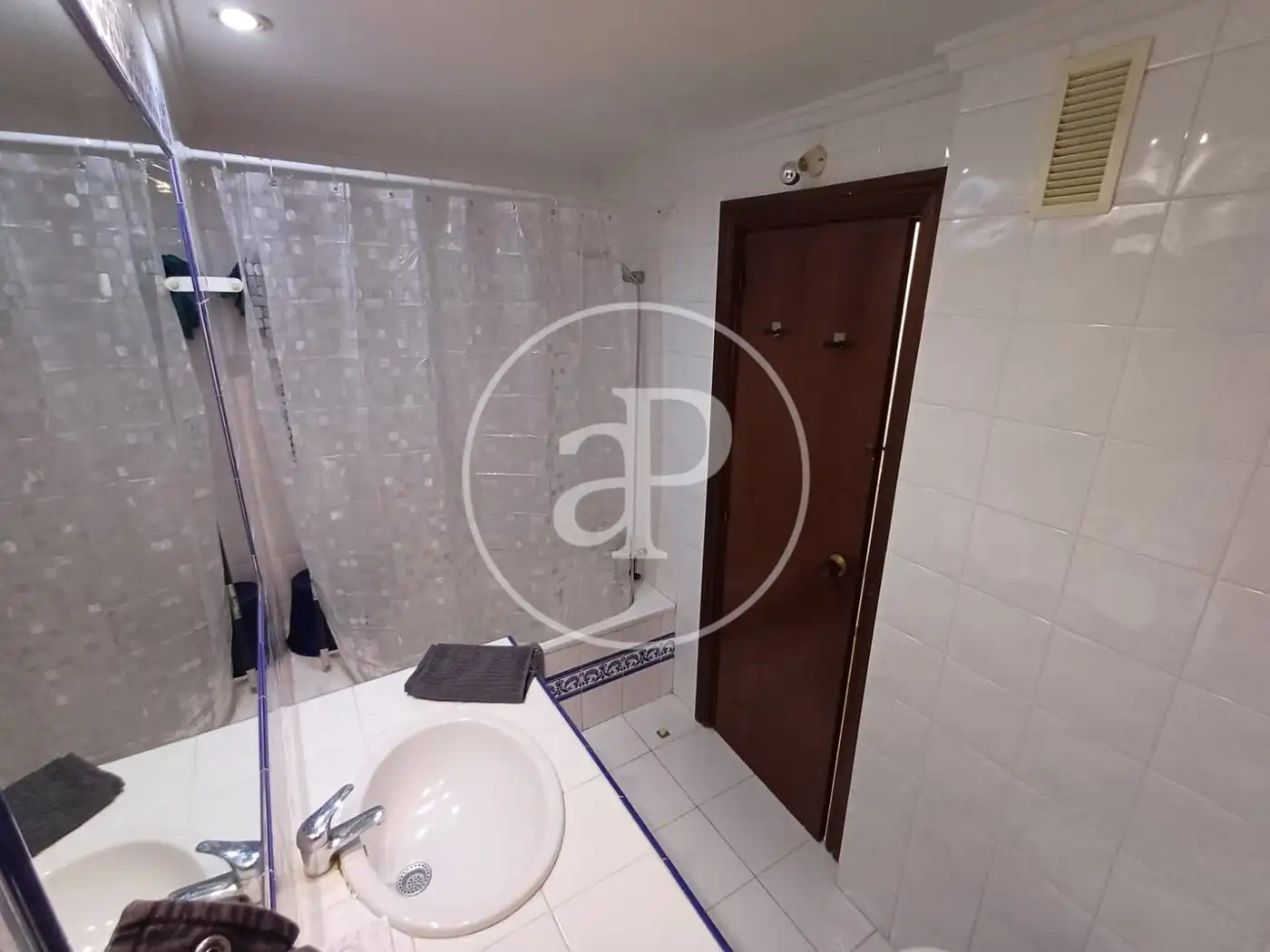 Baño de Piso de alquiler en Valencia con Aire acondicionado y Amueblado