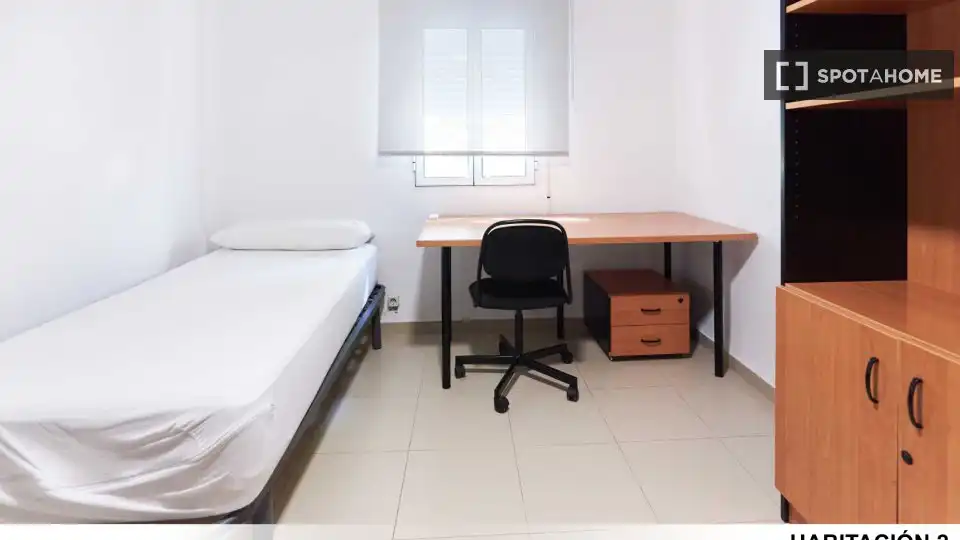 Bedroom of Flat for rent in Sevilla  with Air Conditioner, Heating and Furnished