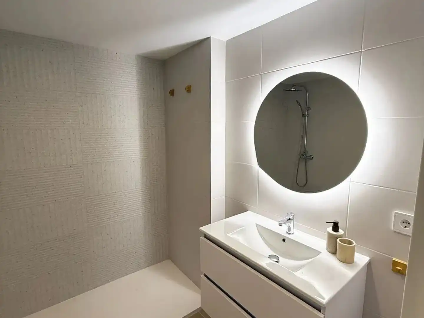 Baño de Piso de alquiler en El Campello con Aire acondicionado, Calefacción y Piscina