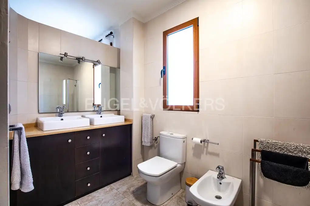 Bathroom of Flat for rent in Valencia  with Air Conditioner, Heating and Terrace