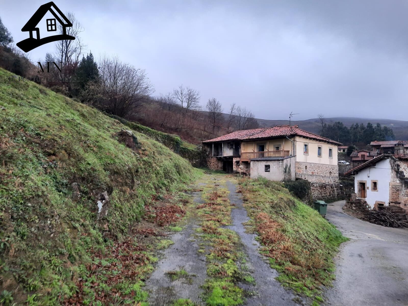 Casa adosada en venda en Luena  amb Jardí privat