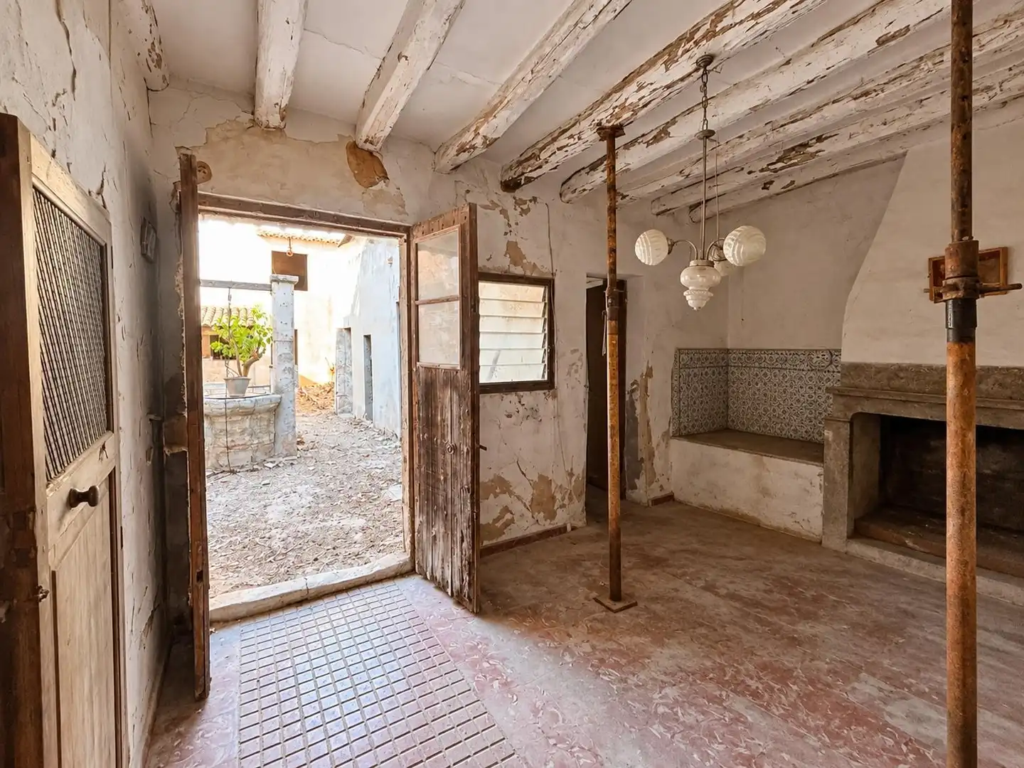 Einfamilien-Reihenhaus zum Verkauf in Llucmajor mit Privatgarten und Balkon