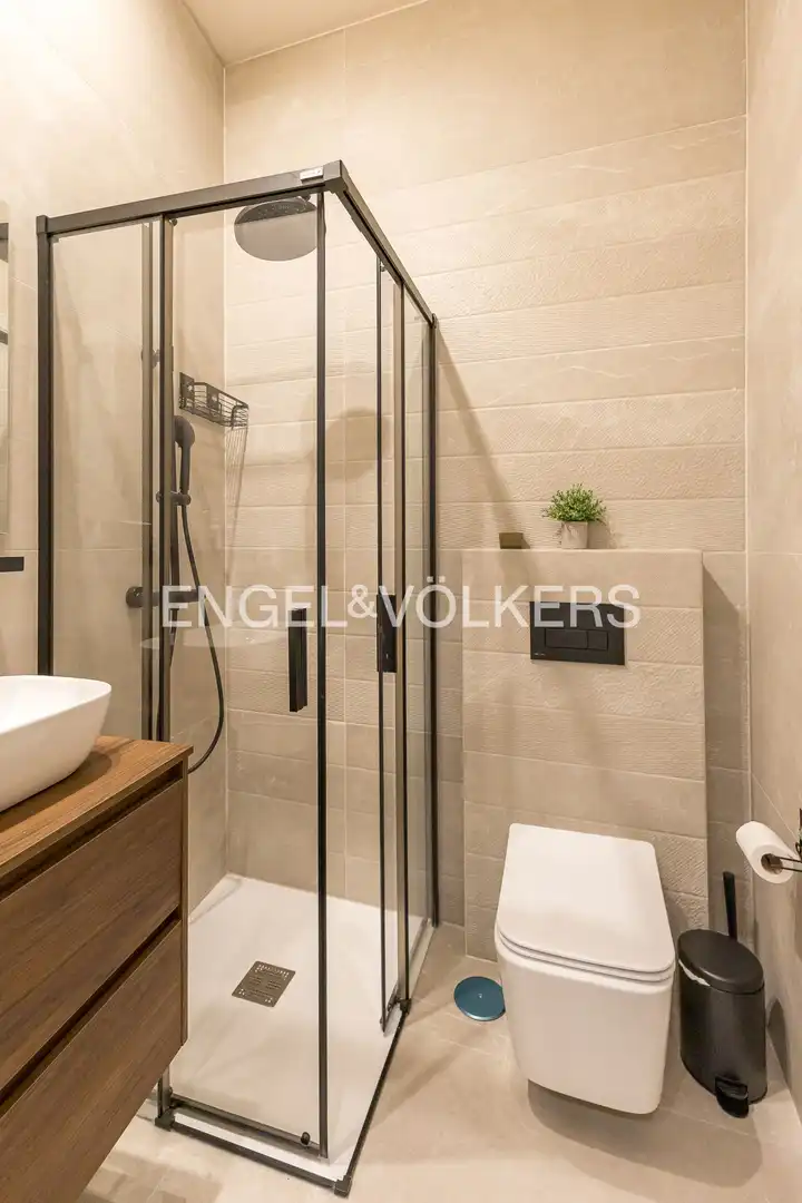 Baño de Piso de alquiler en Madrid con Calefacción y Balcón