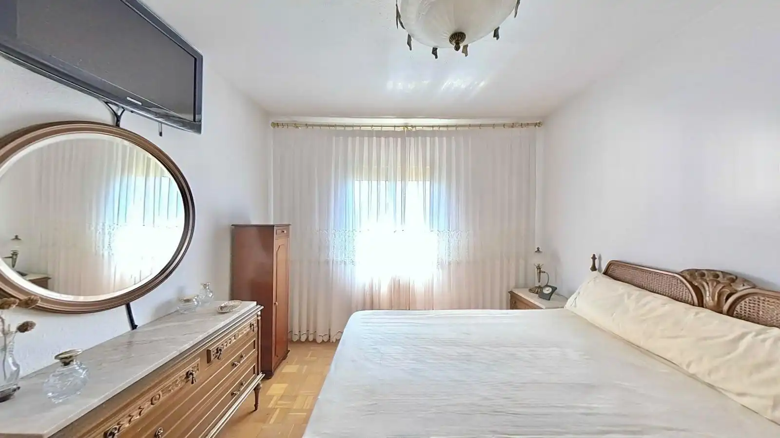 Habitación de Apartamento en venta en Madrid con Calefacción y Trastero