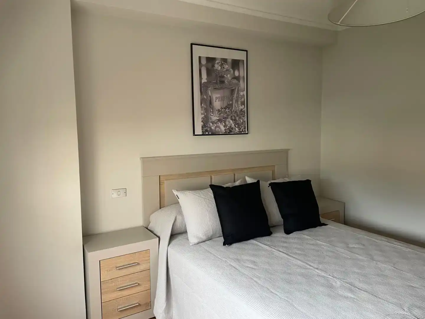Schlafzimmer von Wohnung zur Miete in Cedeira mit Parkett, Möbliert und Ofen