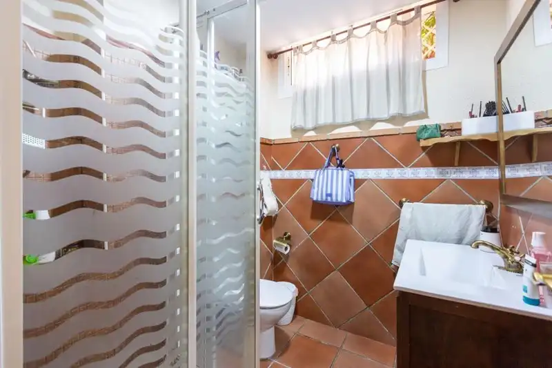 Bathroom of Houses for sale in Granada  with Terrace and Balcony