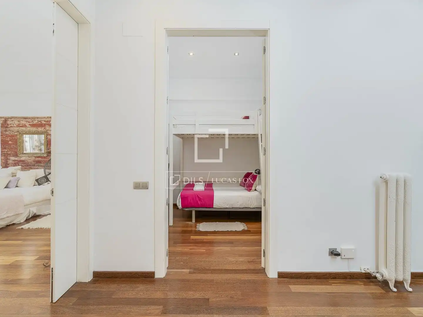 Schlafzimmer von Wohnung zum Verkauf in Barcelona mit Klimaanlage, Heizung und Balkon