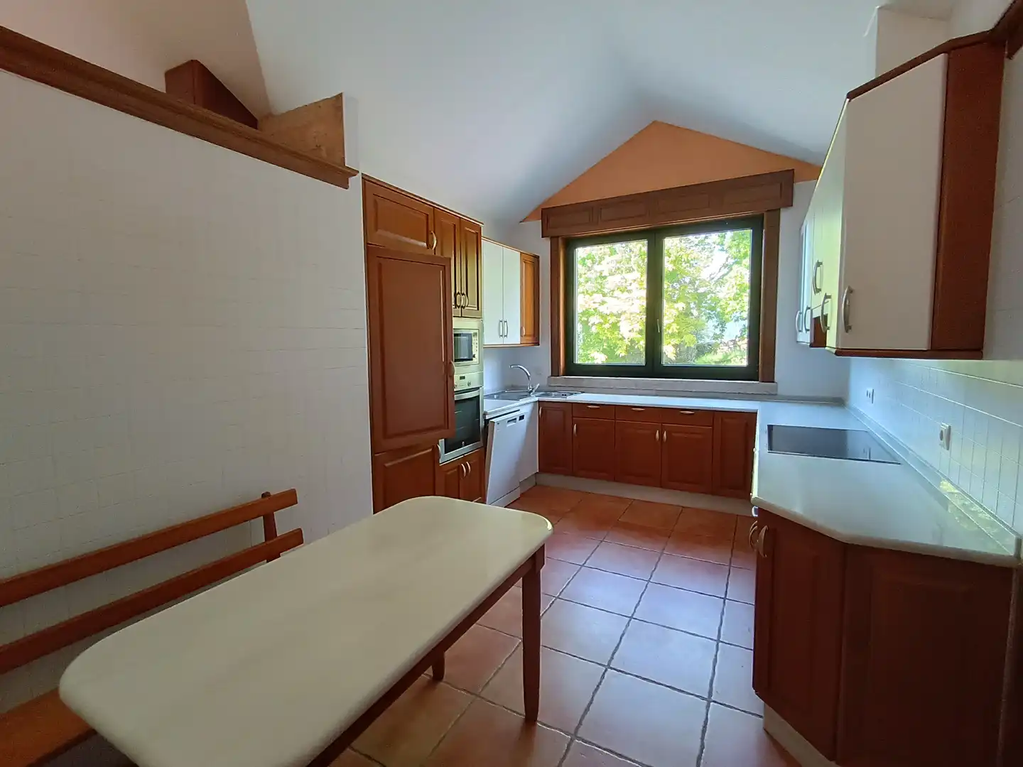 Cuina de Casa o xalet en venda en Soutomaior amb Calefacció, Jardí privat i Terrassa