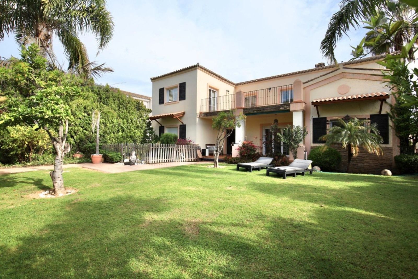 Jardí de Casa o xalet en venda en Marbella amb Aire condicionat, Jardí privat i Piscina