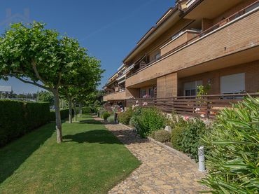 Dúplex amb piscina en venda a Calle Peñalara