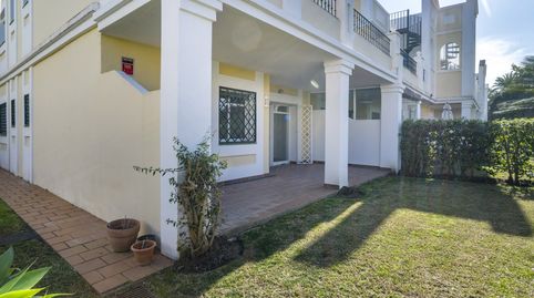 Apartamento en esquina en planta baja cerca de servicios