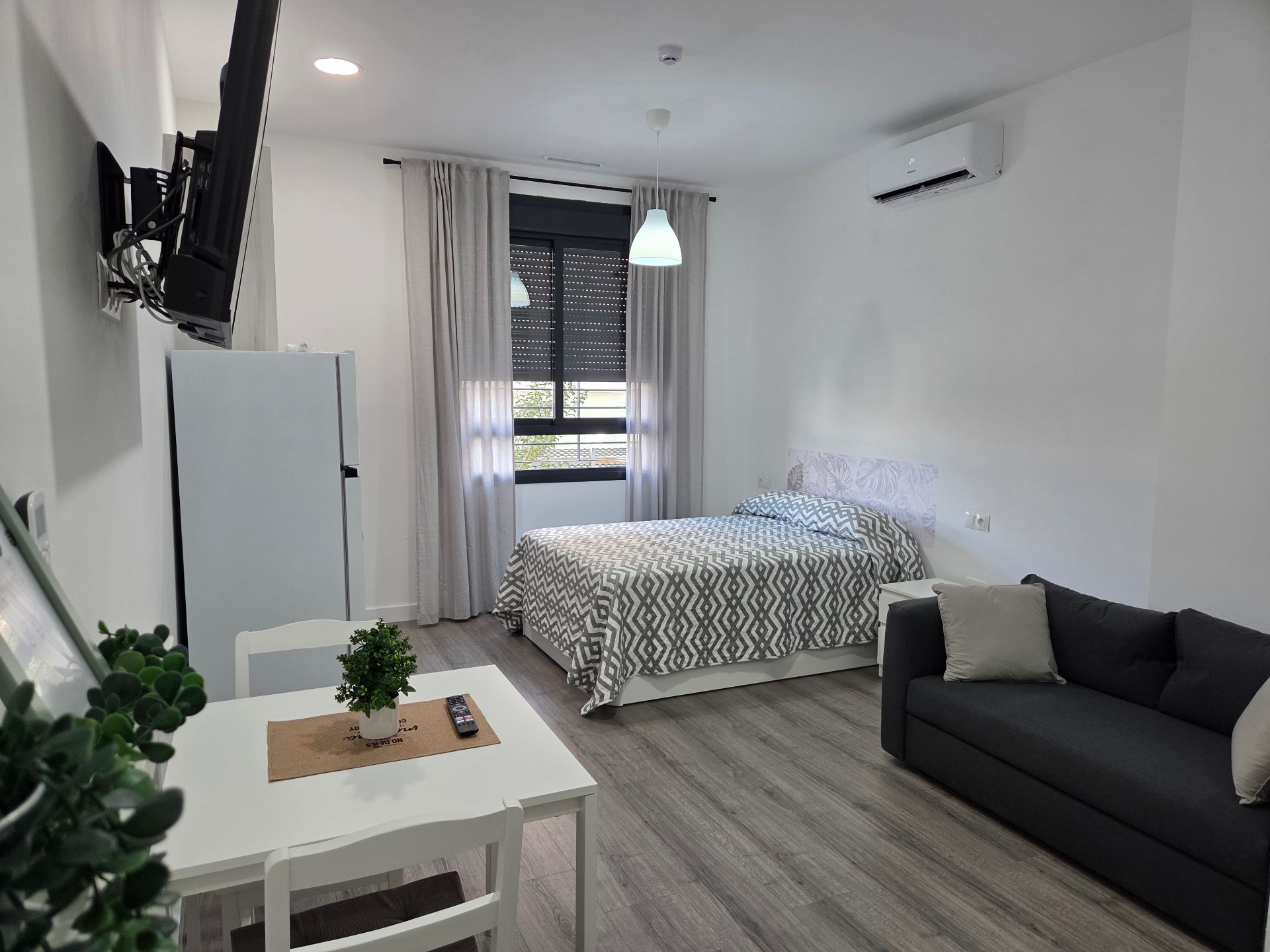 Dormitori de Apartament de lloguer en Málaga Capital amb Aire condicionat, Parquet i Moblat