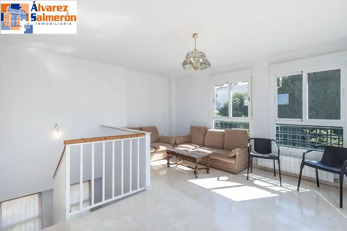 Sala de estar de Casa o chalet en venta en Huétor Vega con Terraza, Piscina y Balcón