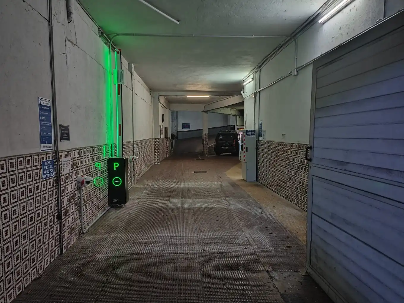 Parking of Garage for rent in Vigo   with Alarm