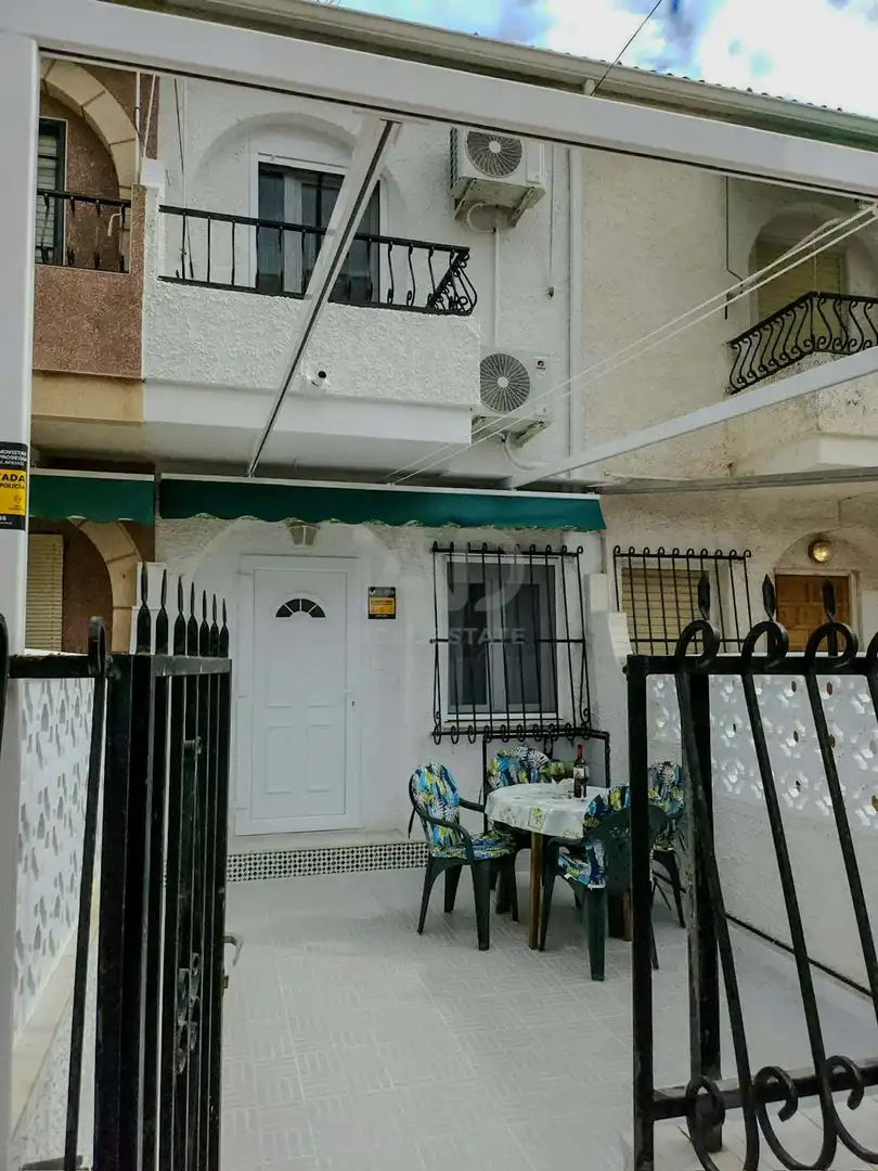 Vista exterior de Casa adosada en venta en Santa Pola con Aire acondicionado, Calefacción y Terraza