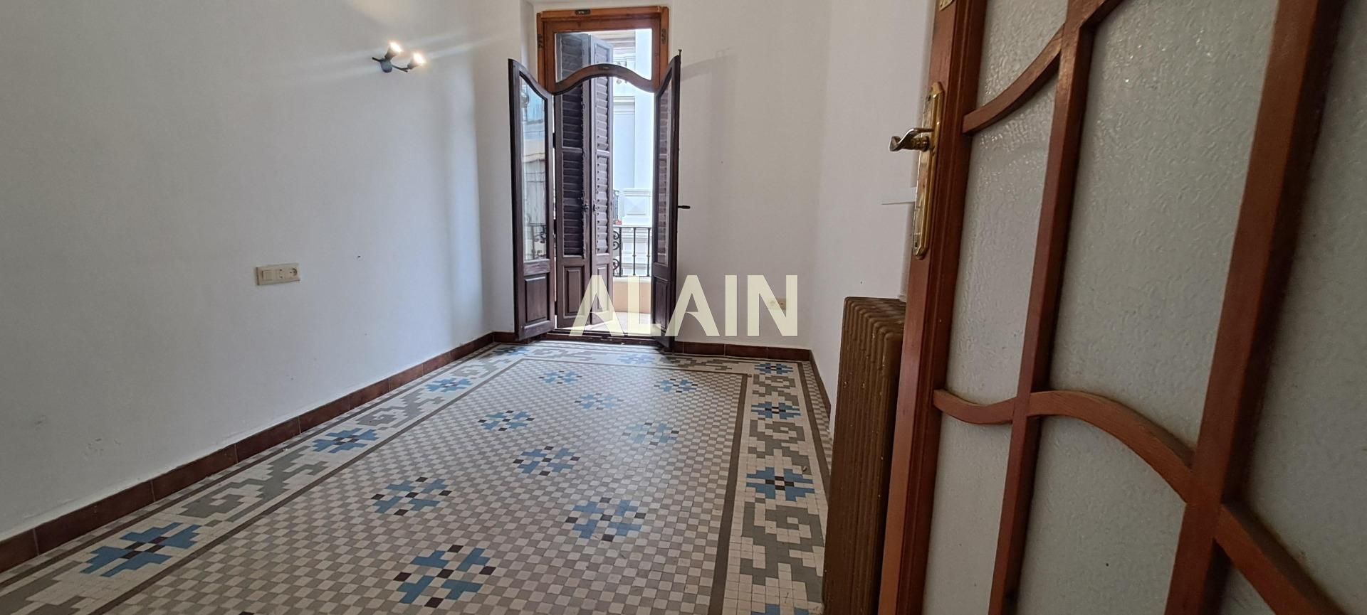 Flat for sale in  Valencia Capital  with Air Conditioner, Storage room and Balcony