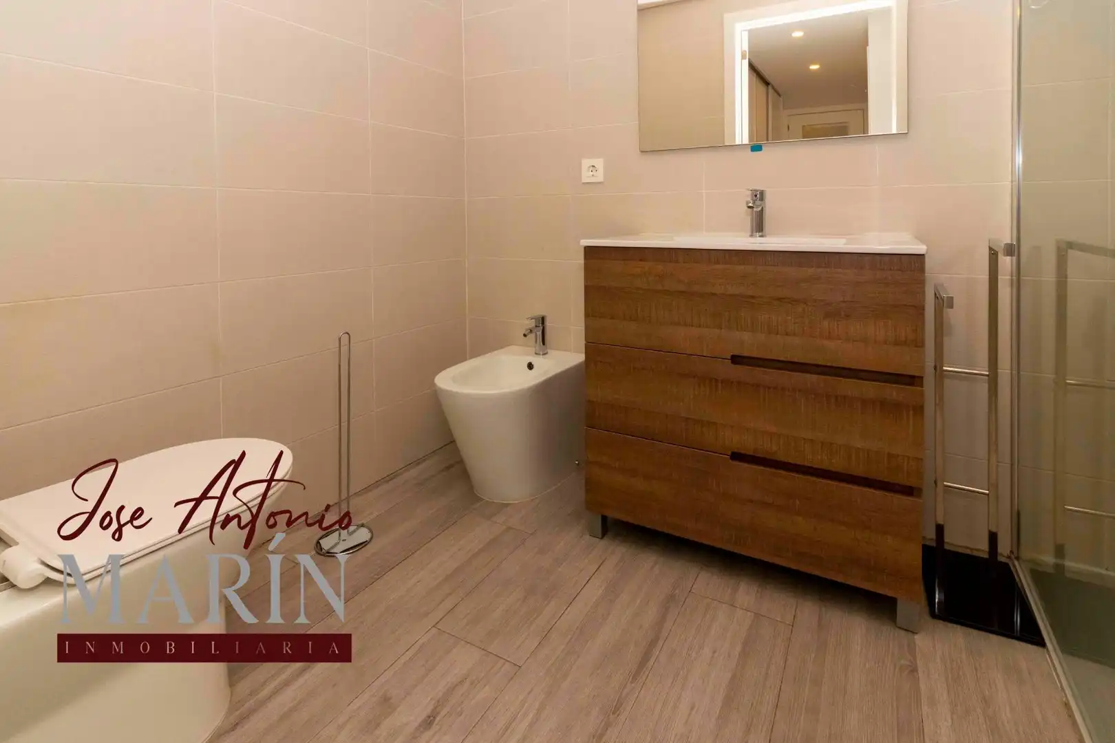 Bany de Apartament en venda en Badajoz amb Aire condicionat, Calefacció i Jardí privat