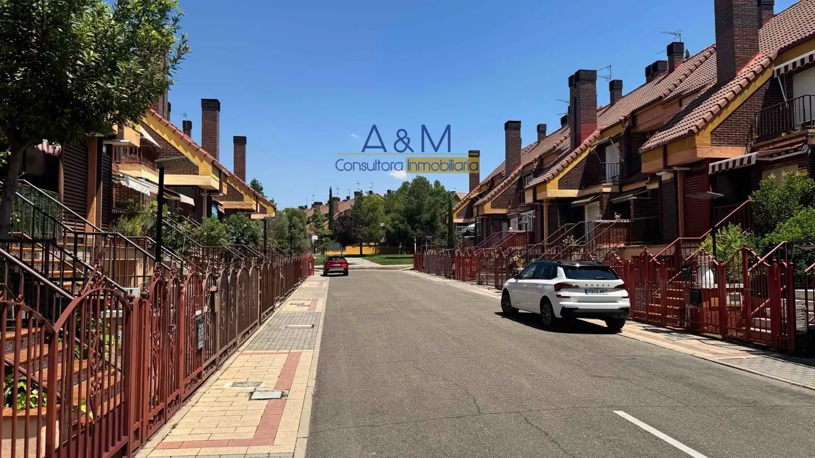 Vista exterior de Casa adosada en venta en Cistérniga con Calefacción, Jardín privado y Terraza