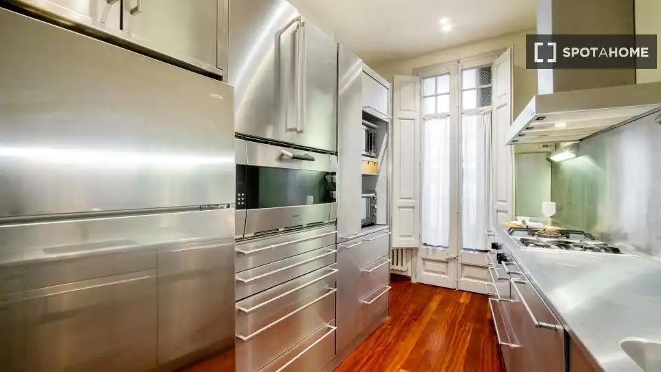 Cocina de Piso para compartir en Barcelona con Aire acondicionado, Calefacción y Amueblado