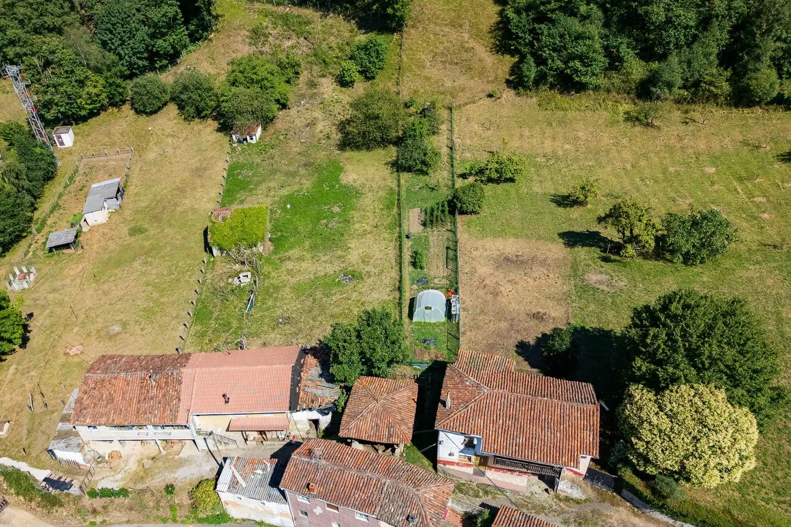 Casa adosada en venda en Mieres (Asturias) amb Jardí privat, Terrassa i Moblat