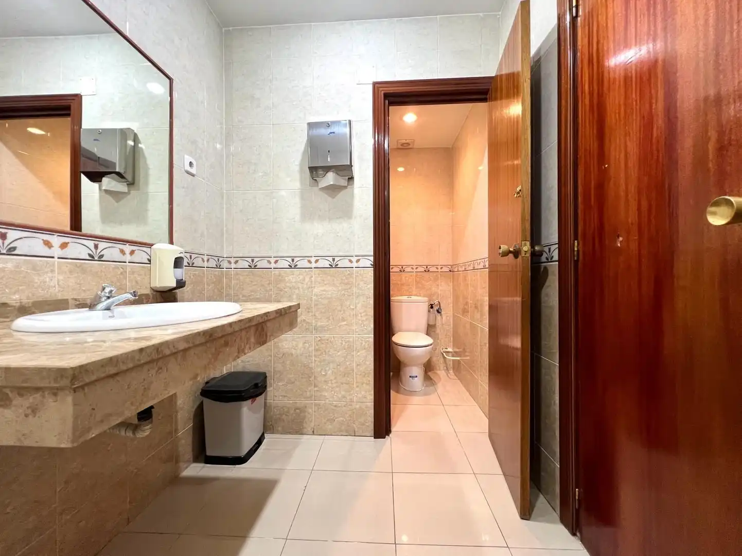 Bathroom of Office for rent in Getafe