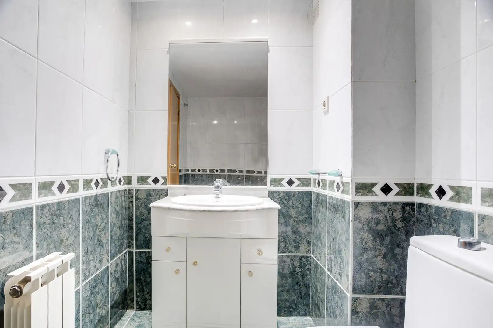 Bathroom of Flat for sale in Sant Adrià de Besòs  with Heating, Parquet flooring and Oven