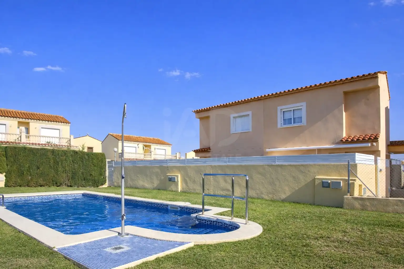 Piscina de Casa adosada en venda en Mont-roig del Camp amb Aire condicionat, Calefacció i Terrassa