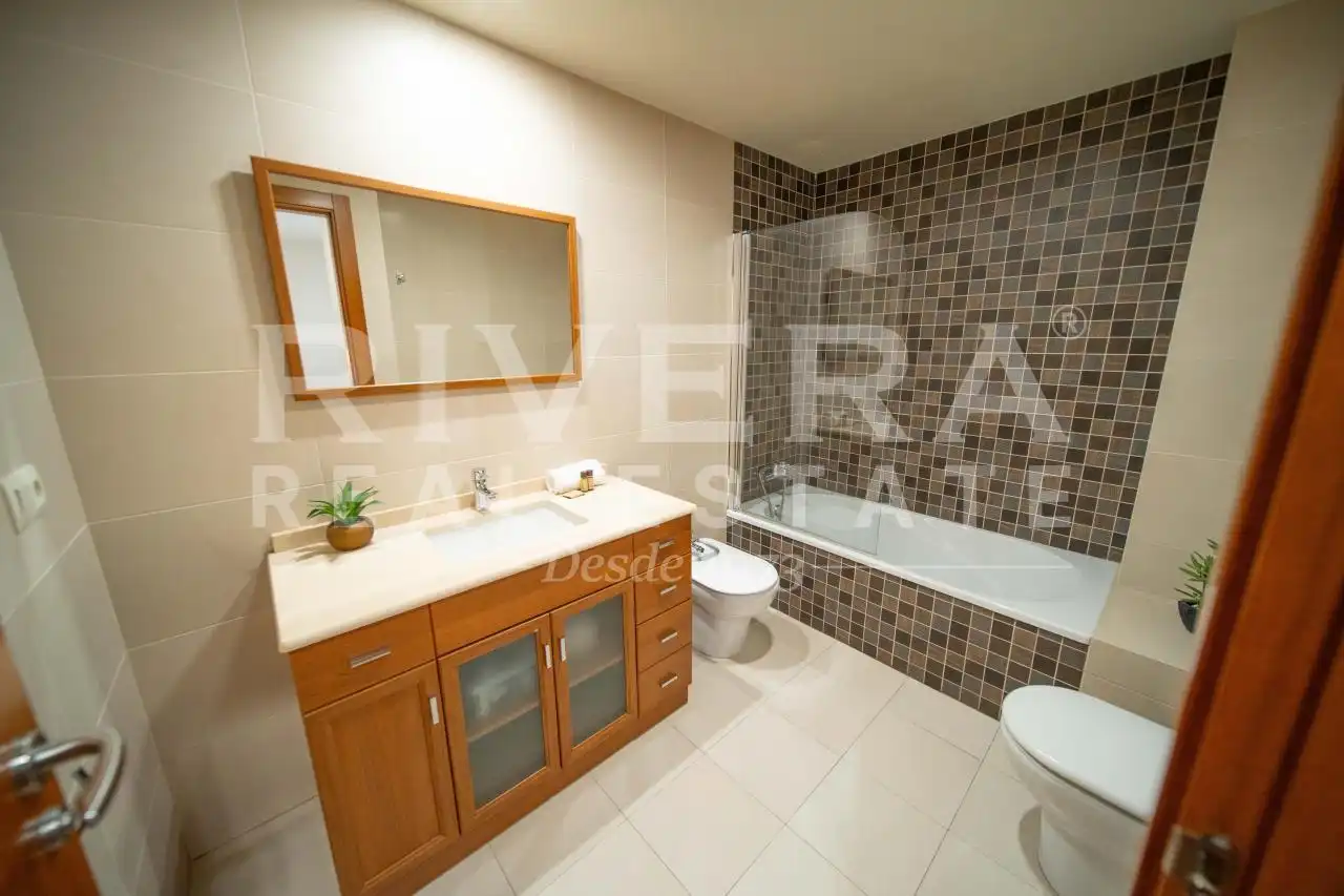 Badezimmer von Wohnung zum Verkauf in Sanxenxo mit Heizung, Terrasse und Abstellraum
