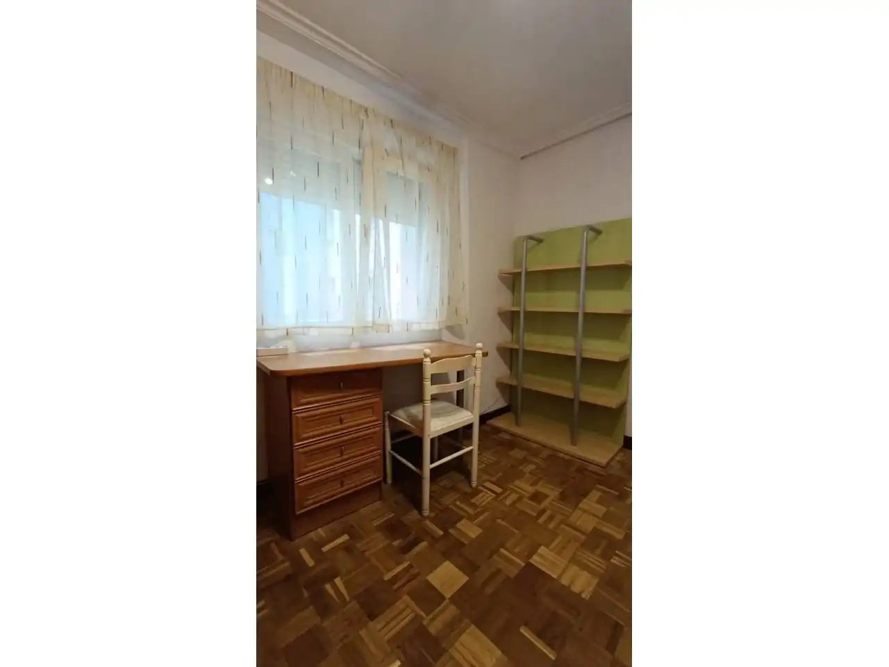 Bedroom of Flat for rent in Burgos  with Heating, Parquet flooring and Furnished