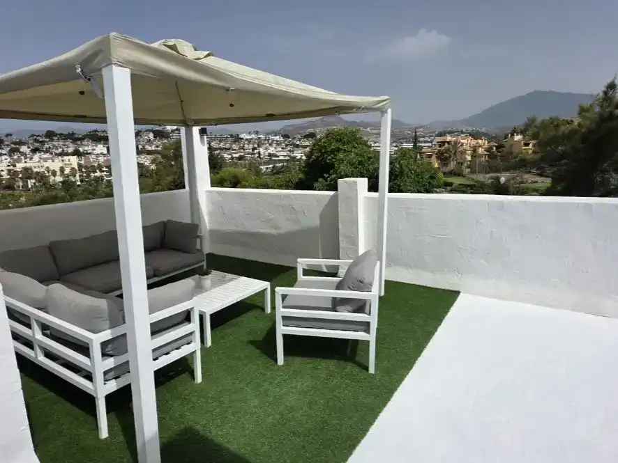 Terrassa de Pis de lloguer en Estepona amb Aire condicionat, Piscina i Balcó
