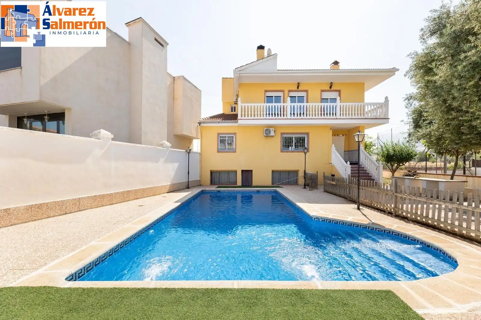 Piscina de Casa o xalet en venda en Ogíjares amb Aire condicionat, Jardí privat i Terrassa