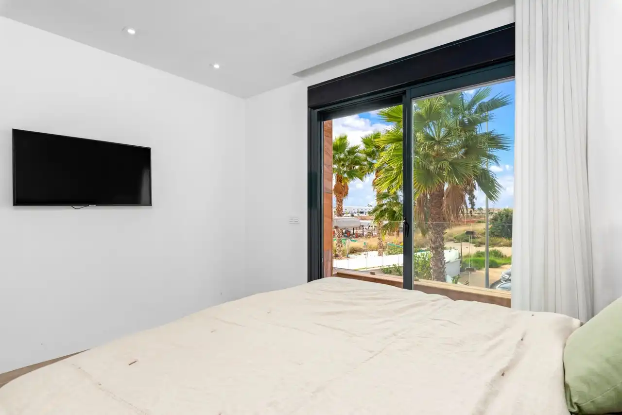 Dormitori de Casa o xalet en venda en Rojales amb Aire condicionat, Jardí privat i Terrassa