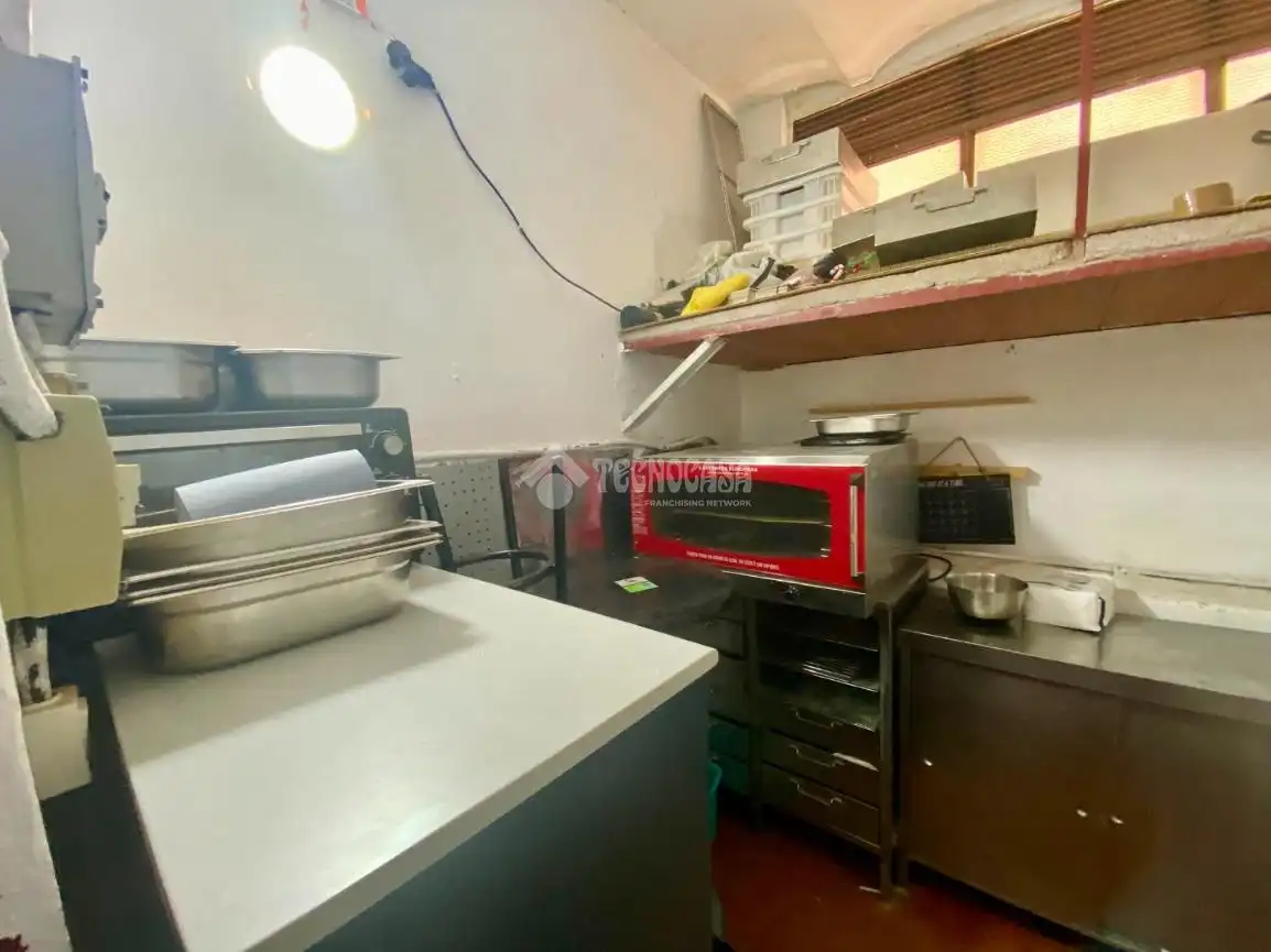 Cocina de Local en venta en Madrid