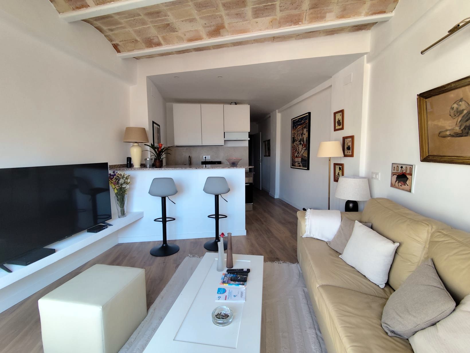 Study to rent in Centre