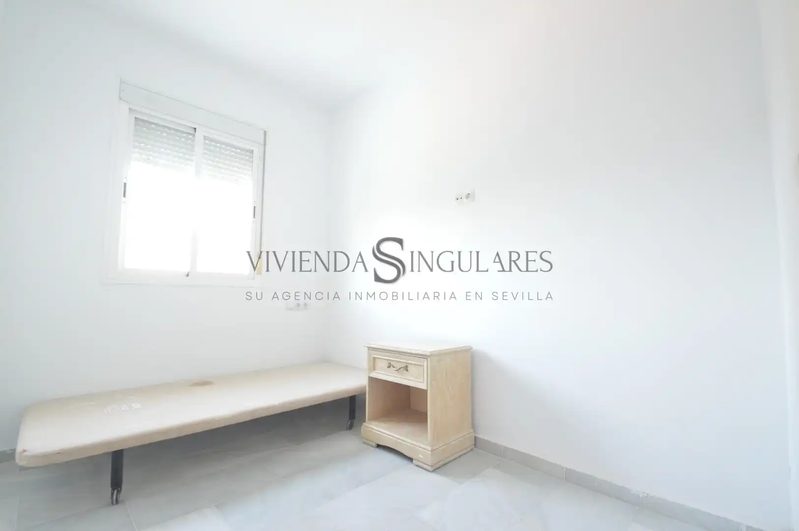 Habitación de Piso en venta en Sevilla con Aire acondicionado, Terraza y Piscina comunitaria