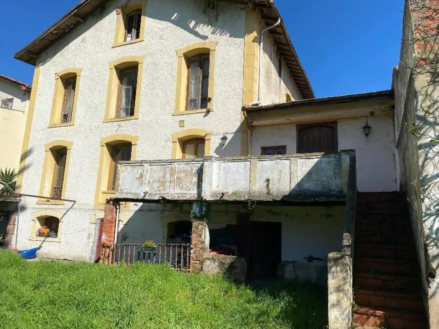 Vista exterior de Casa o chalet en venta en Torrelavega  con Calefacción, Jardín privado y Terraza