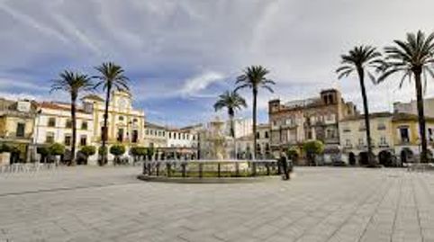 CASA COMPLETA EN EL CENTRO DE MERIDA CON POSIBILIDAD DE GARAJE